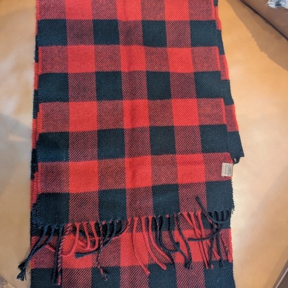 Roots Scarf red & black plaid with leather brand tag O/S gender free - Picture 10 of 12